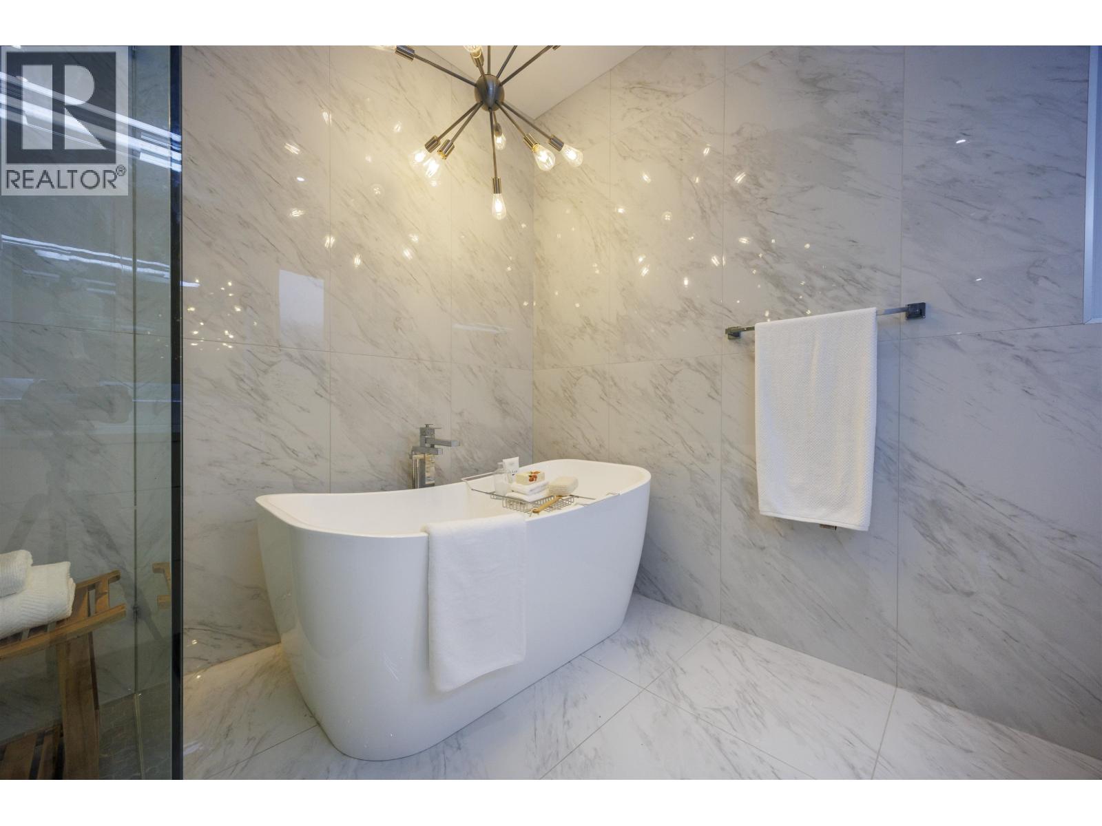 8475 12th Avenue, Burnaby, British Columbia  V3N 2L8 - Photo 24 - R3085710