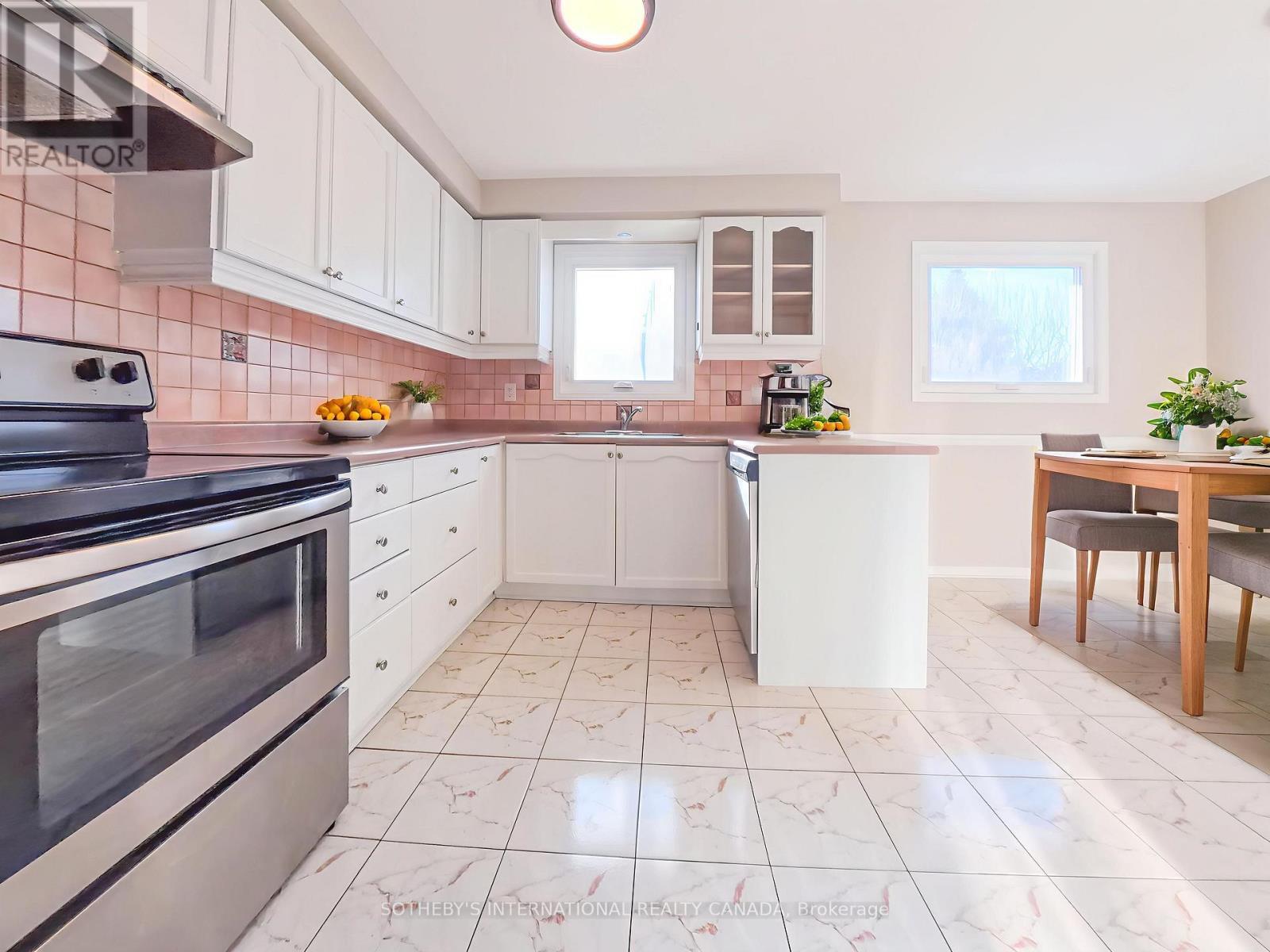 117 Tall Grass Trail, Vaughan (East Woodbridge), Ontario  L4L 3J3 - Photo 4 - N12751280