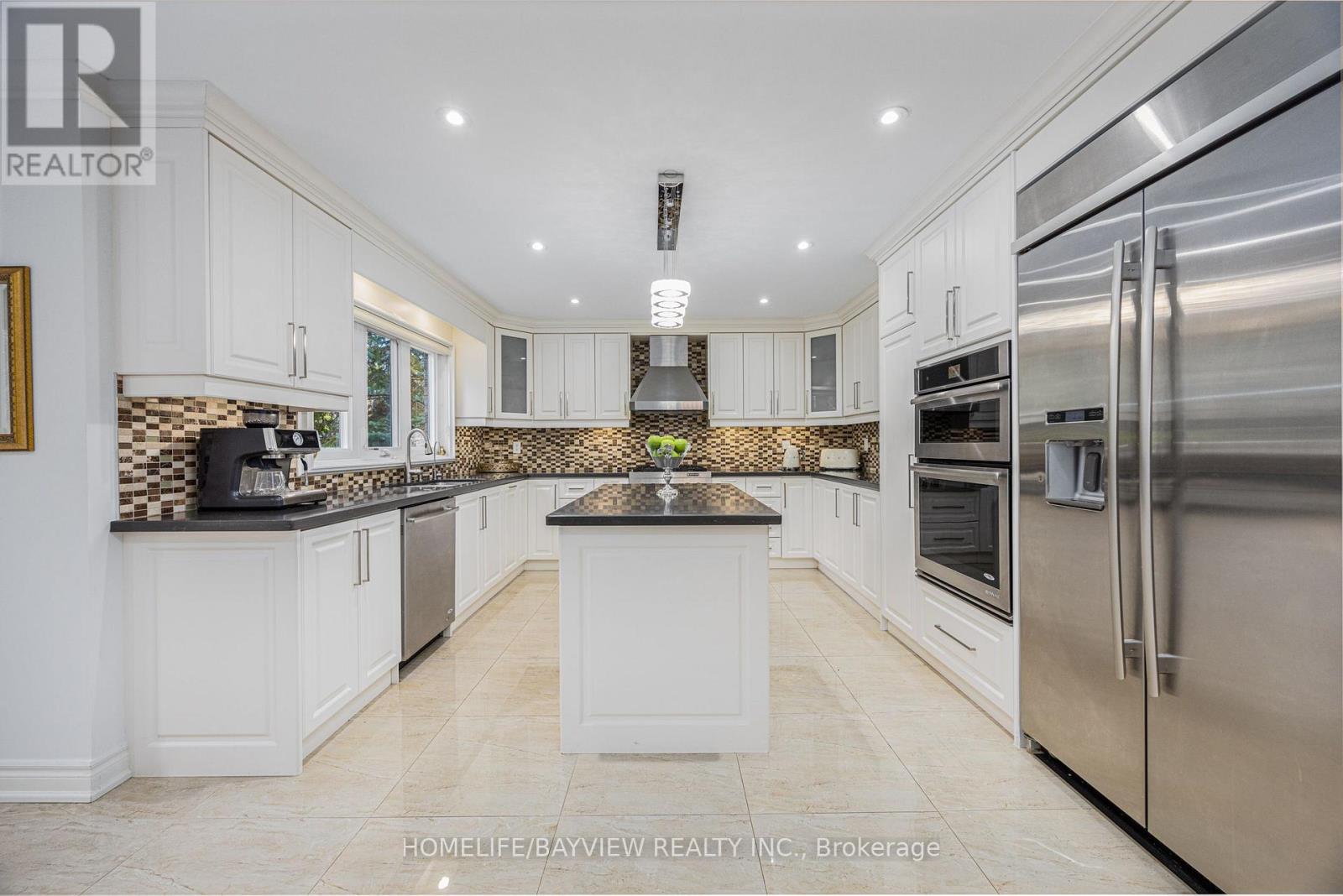 11 Wendover Court, Richmond Hill (Bayview Hill), Ontario  L4B 3G4 - Photo 18 - N12751298