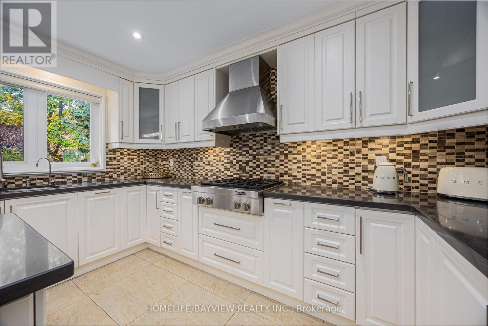 11 Wendover Court, Richmond Hill (Bayview Hill), Ontario  L4B 3G4 - Photo 20 - N12751298