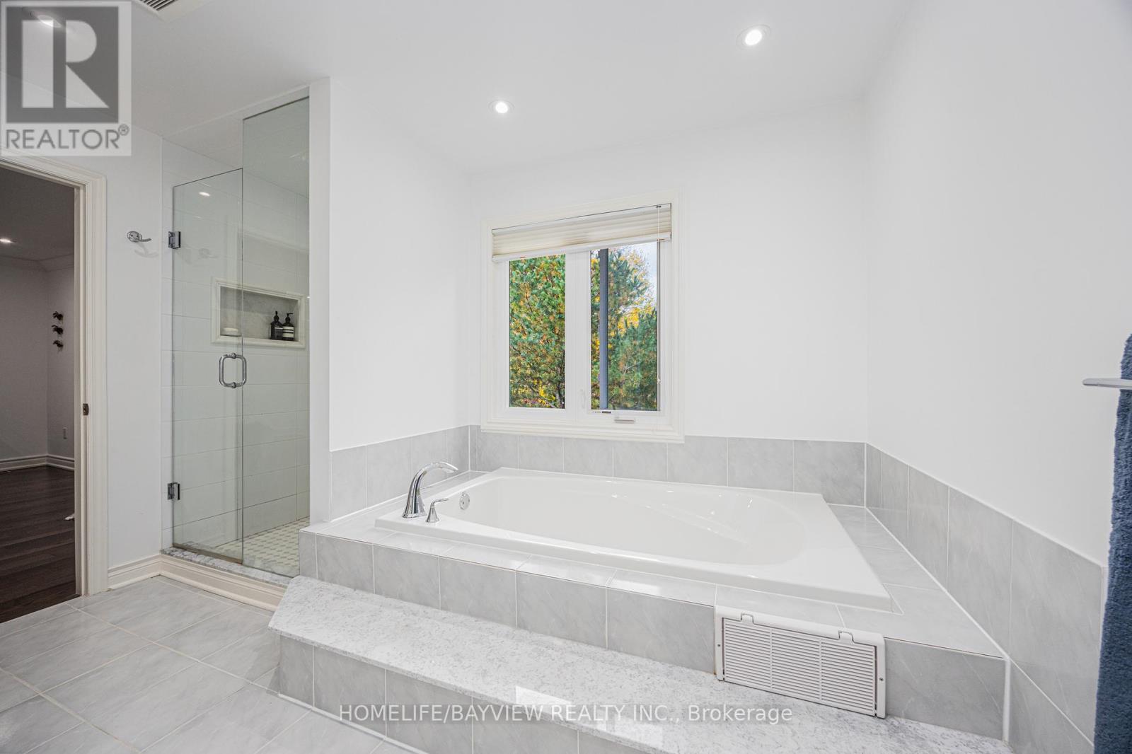 11 Wendover Court, Richmond Hill (Bayview Hill), Ontario  L4B 3G4 - Photo 32 - N12751298