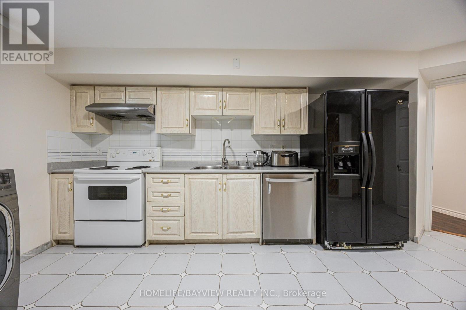 11 Wendover Court, Richmond Hill (Bayview Hill), Ontario  L4B 3G4 - Photo 36 - N12751298