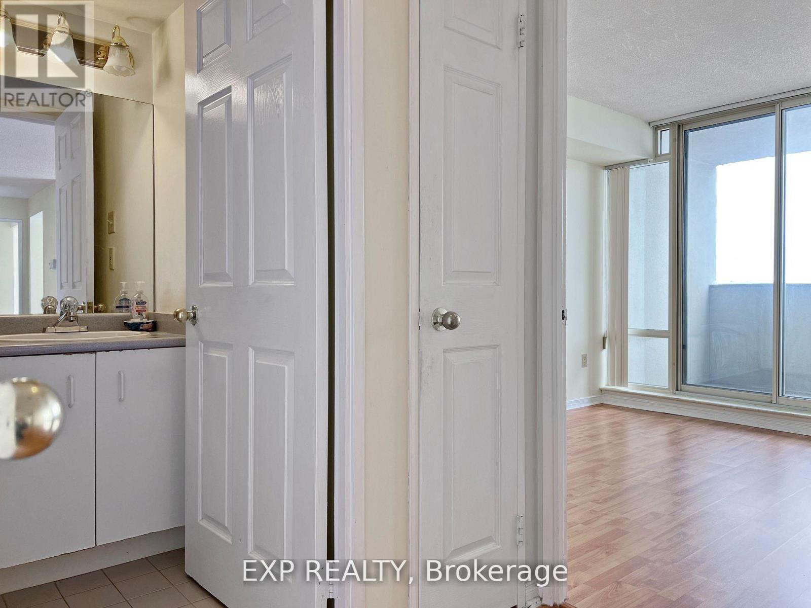 1507 - 700 Constellation Drive, Mississauga, Ontario  L5R 3G8 - Photo 10 - W12751286