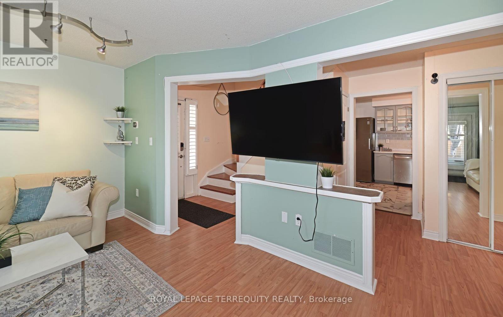 154 Pressed Brick Drive, Brampton, Ontario  L6V 4K6 - Photo 6 - W12751290