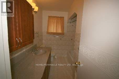 56 Jarwick Drive, Toronto, Ontario  M1H 2H3 - Photo 5 - E12750882