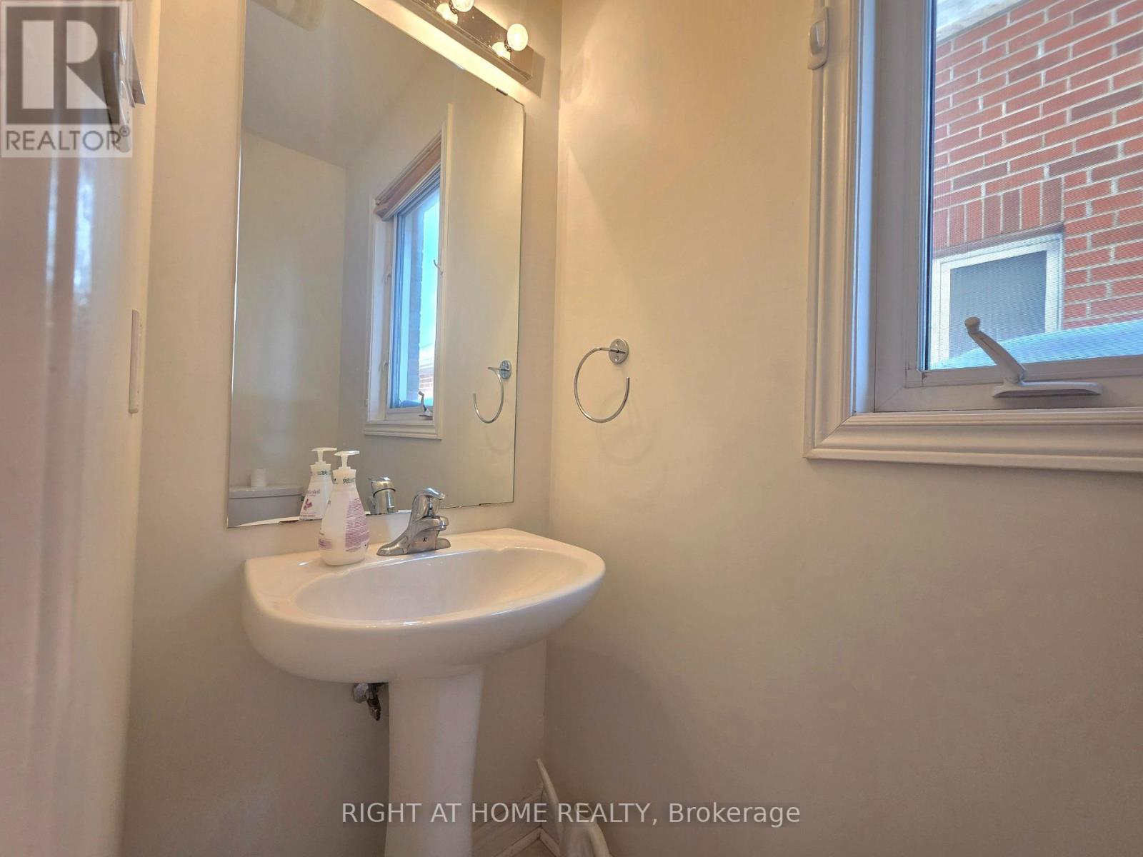 93 Oberfrick Avenue, Vaughan, Ontario  L6A 0N9 - Photo 17 - N12301167