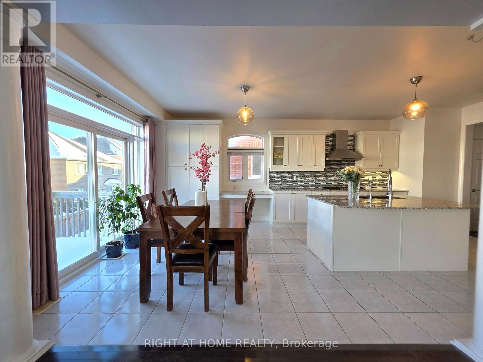 93 Oberfrick Avenue, Vaughan, Ontario  L6A 0N9 - Photo 10 - N12301167