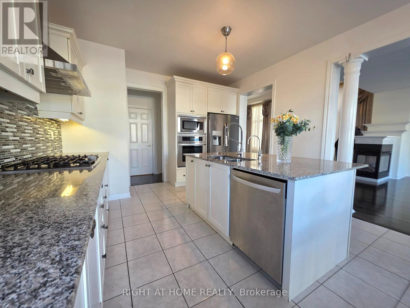 93 Oberfrick Avenue, Vaughan, Ontario  L6A 0N9 - Photo 12 - N12301167