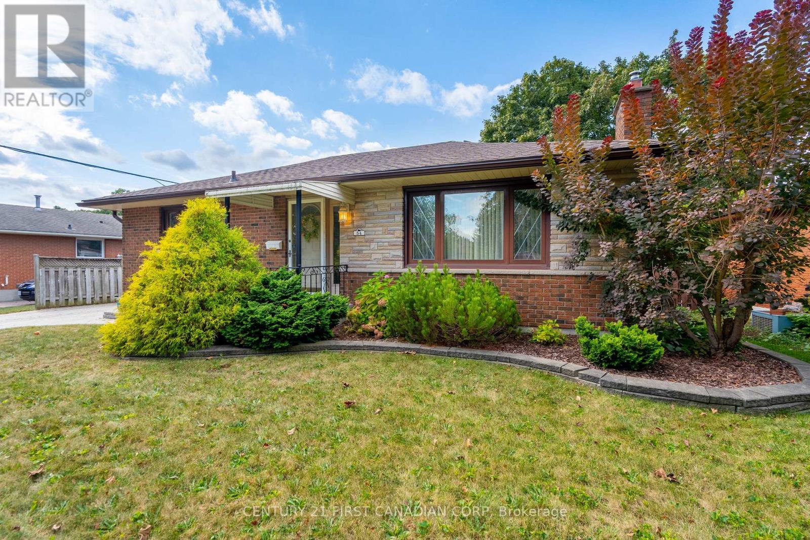 54 Algonquin Crescent, London East, Ontario  N5W 1N4 - Photo 2 - X12747380