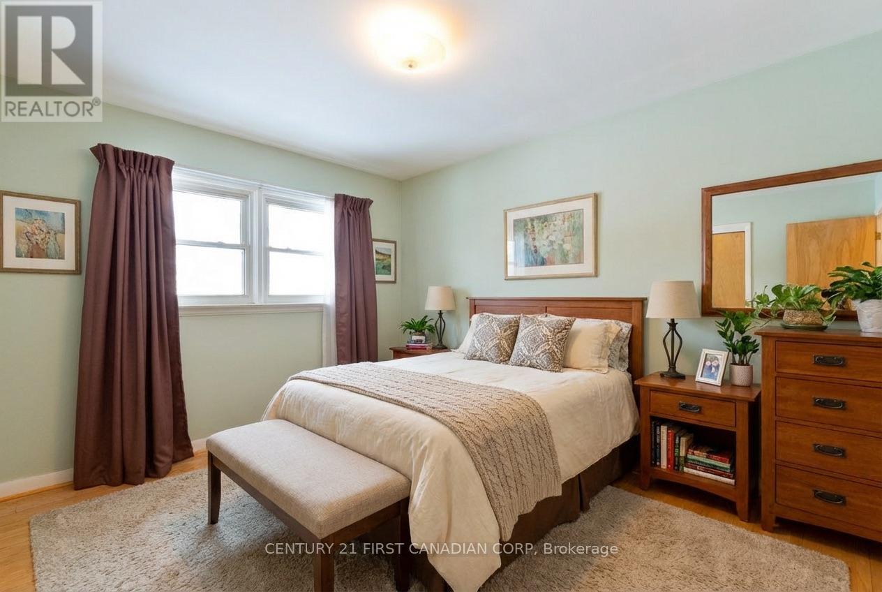 54 Algonquin Crescent, London East, Ontario  N5W 1N4 - Photo 20 - X12747380