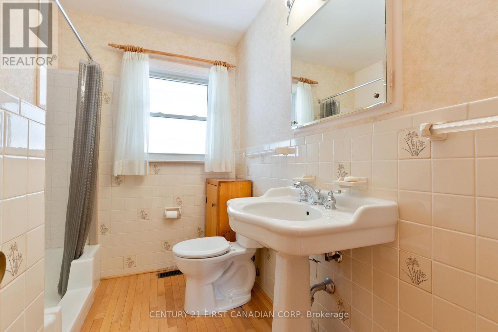 Photo 18 of 47 for 54 Algonquin Crescent