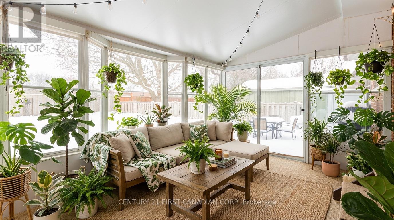 Photo 28 of 47 for 54 Algonquin Crescent