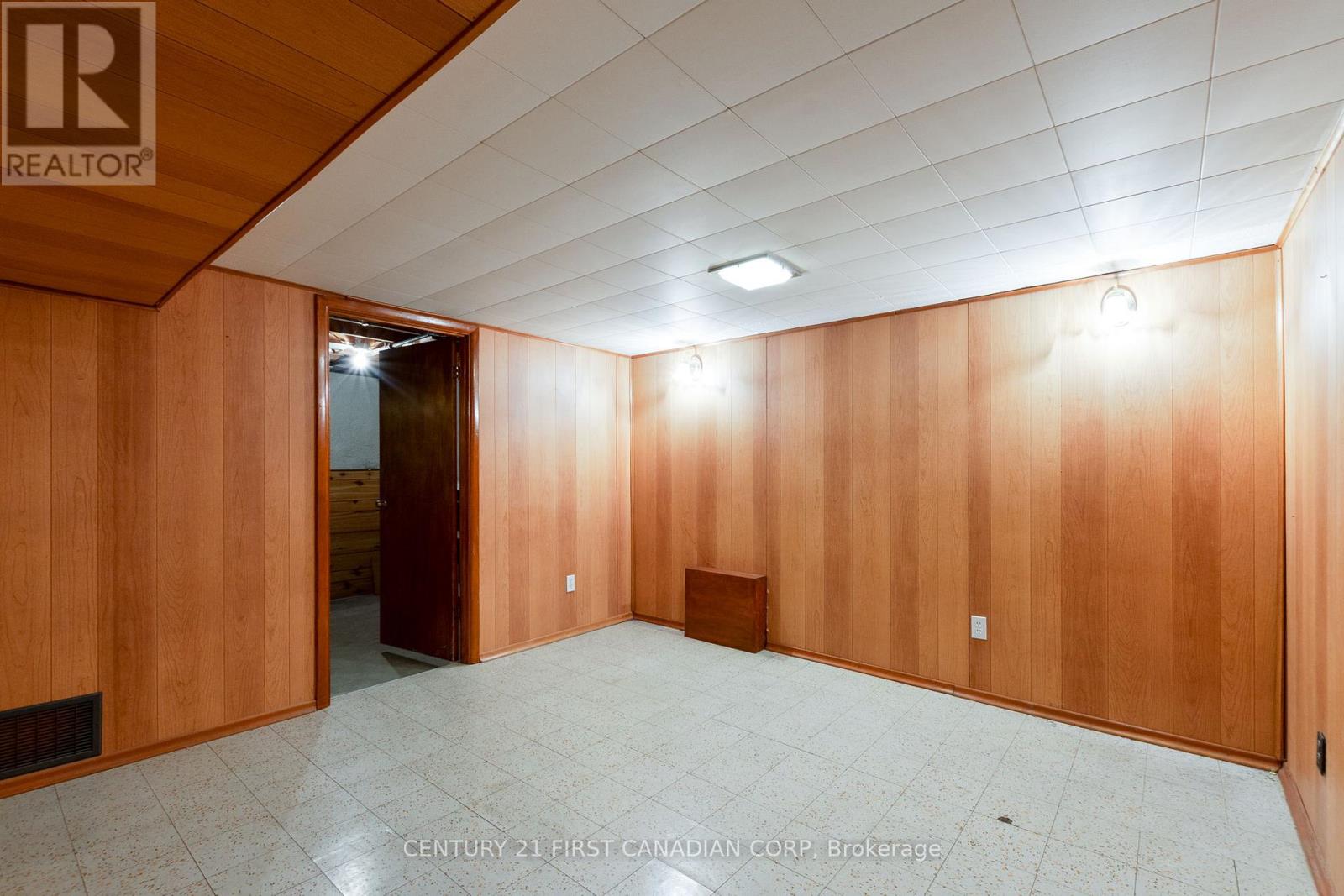 Photo 35 of 47 for 54 Algonquin Crescent