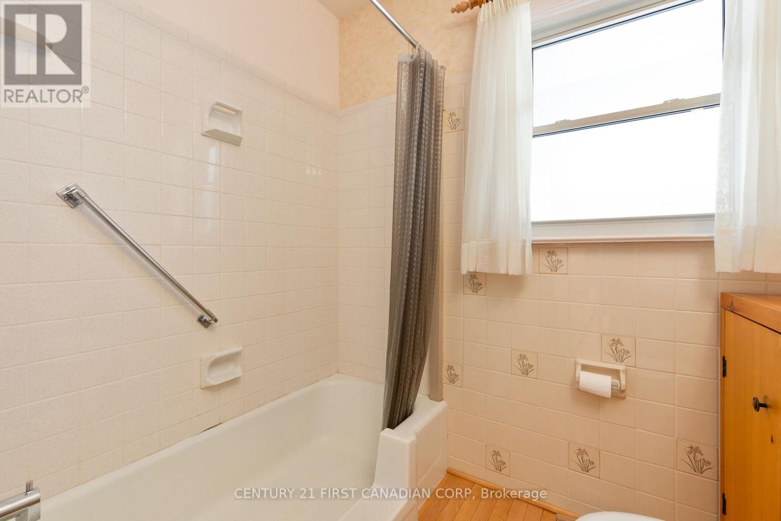 54 Algonquin Crescent, London East, Ontario  N5W 1N4 - Photo 19 - X12747380