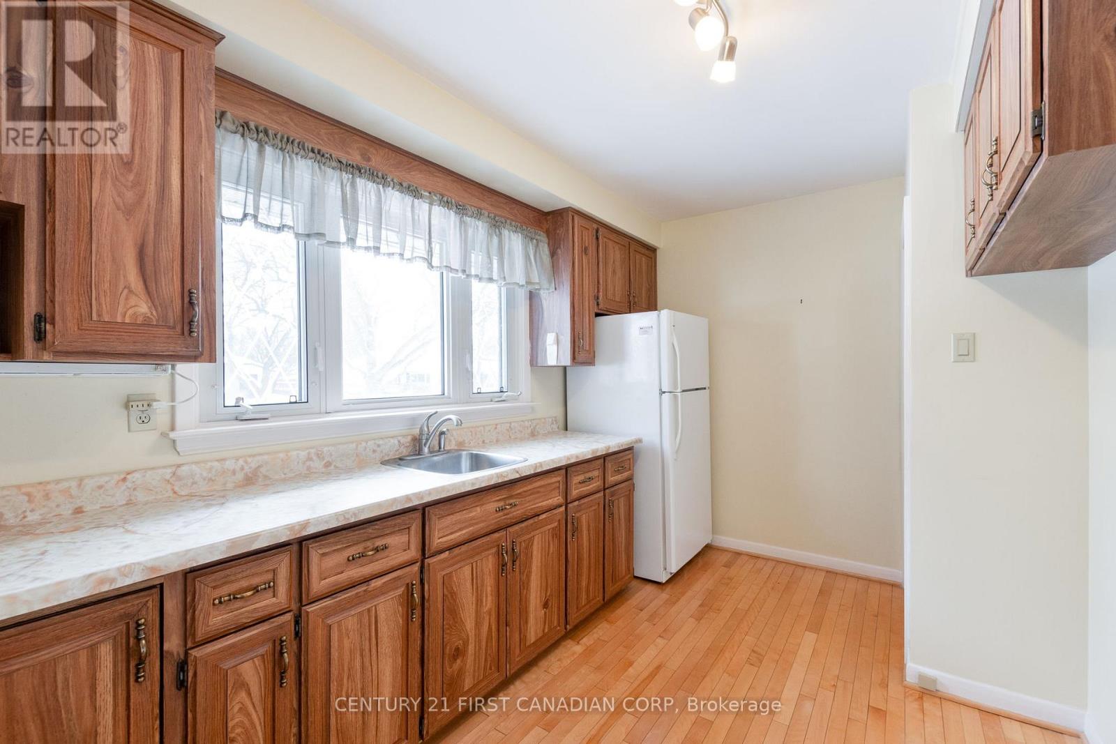 54 Algonquin Crescent, London East, Ontario  N5W 1N4 - Photo 14 - X12747380