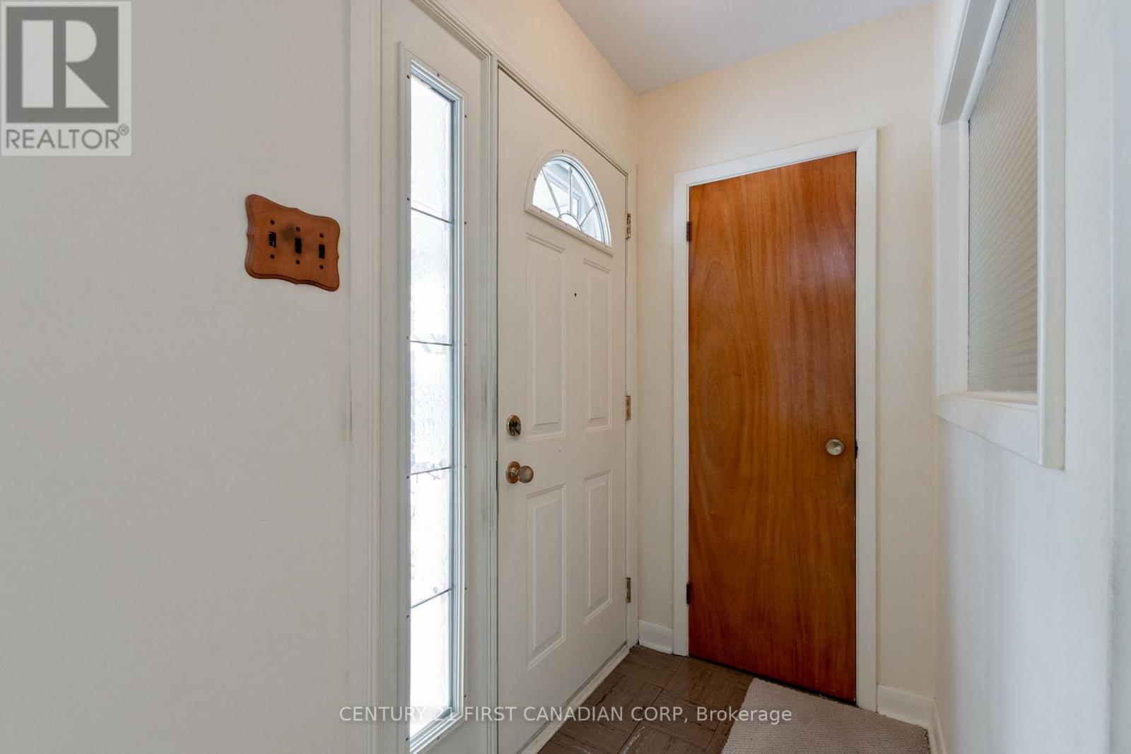 54 Algonquin Crescent, London East, Ontario  N5W 1N4 - Photo 6 - X12747380