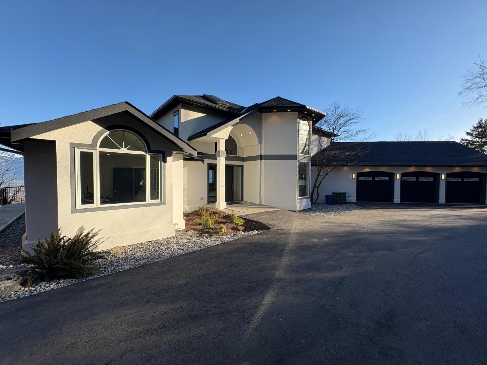 43619 Bracken Drive, Chilliwack Mountain, Chilliwack, British Columbia  V2R 4A4 - Photo 2 - R3085267