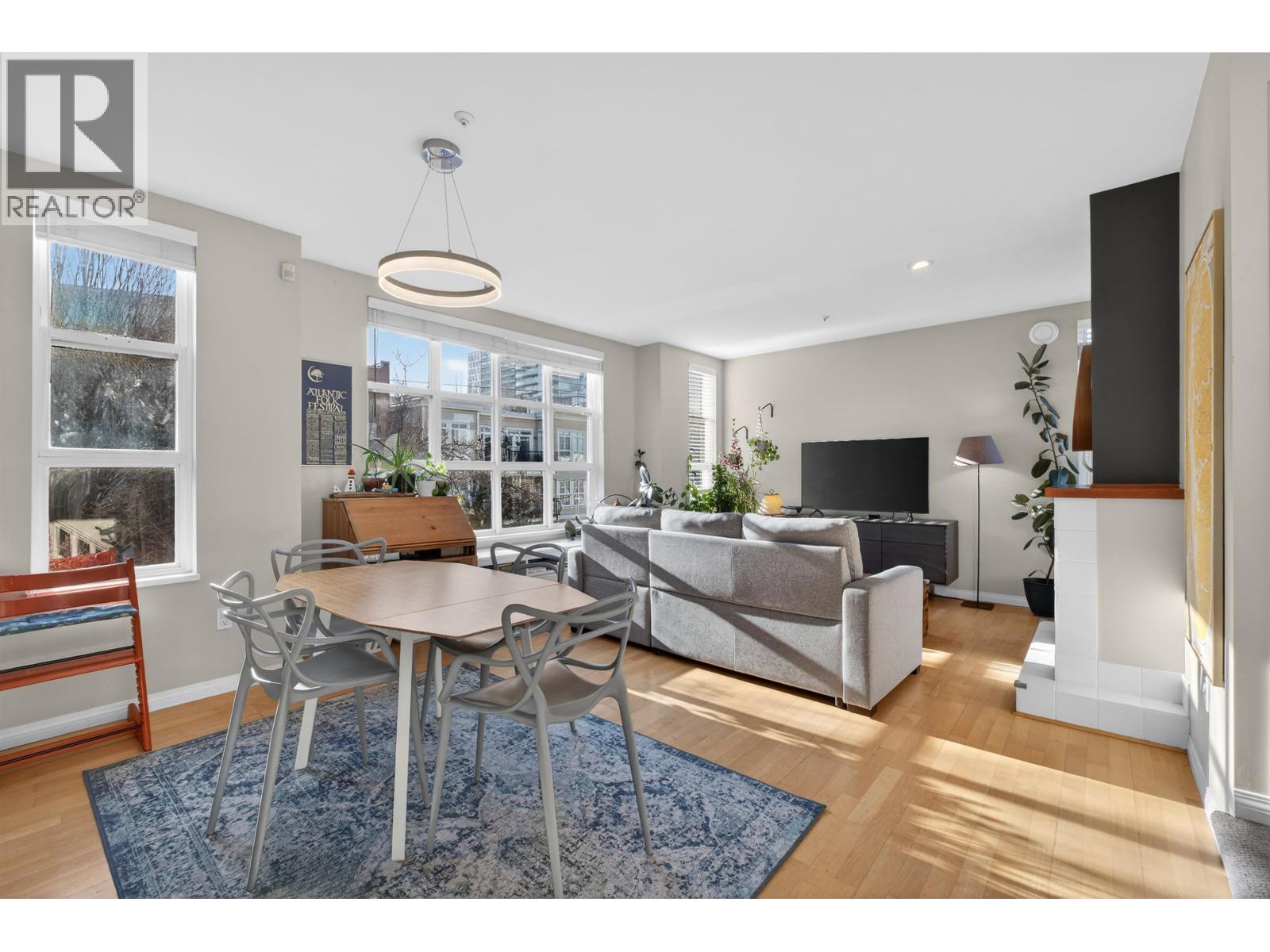 653 W 7th Avenue, Vancouver, British Columbia  V5Z 1B6 - Photo 2 - R3080788