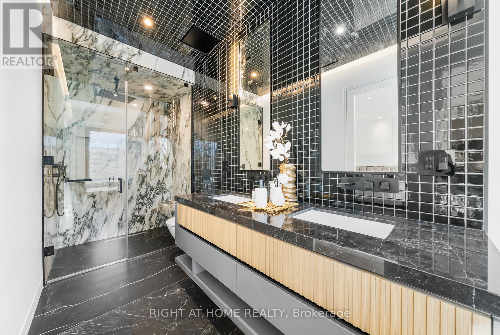 74b Rathnelly Avenue, Toronto, Ontario  M4V 2M6 - Photo 26 - C12749330