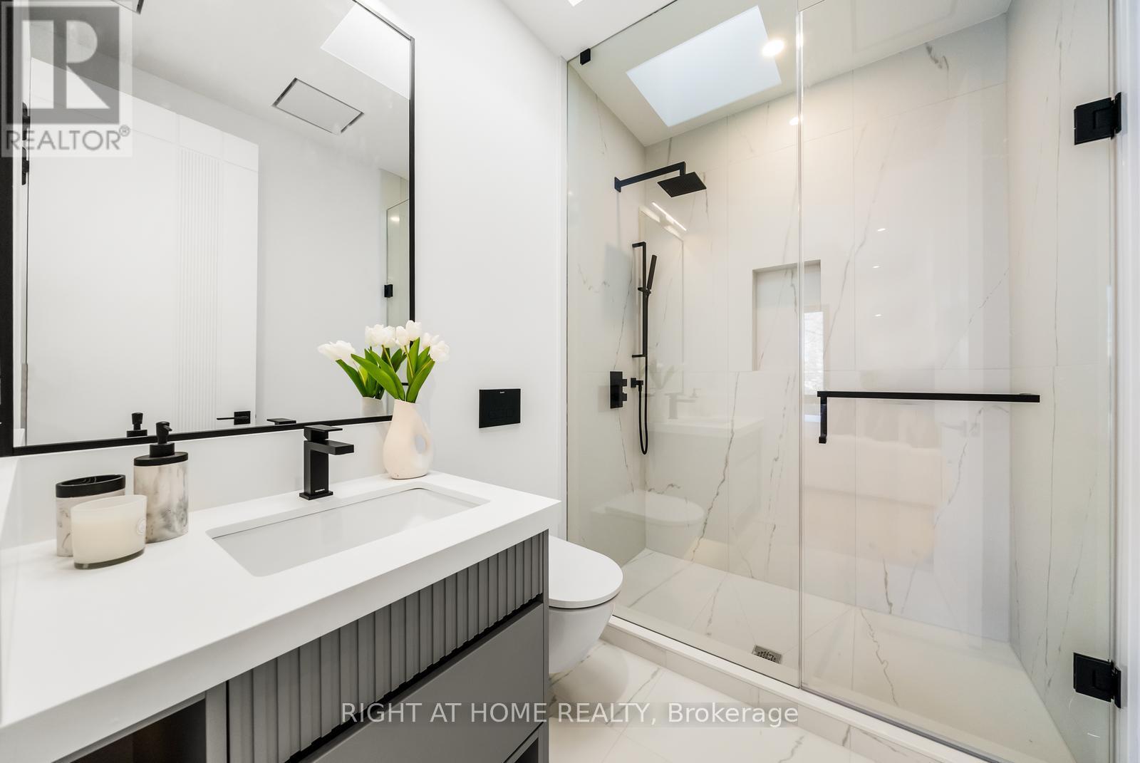 74b Rathnelly Avenue, Toronto, Ontario  M4V 2M6 - Photo 32 - C12749330