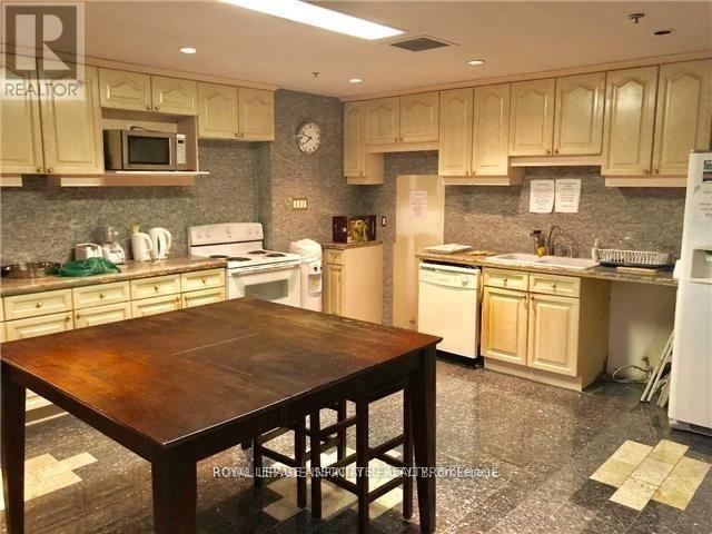 25 Mallard Road, Toronto, Ontario  M3B 1S4 - Photo 7 - C12751410