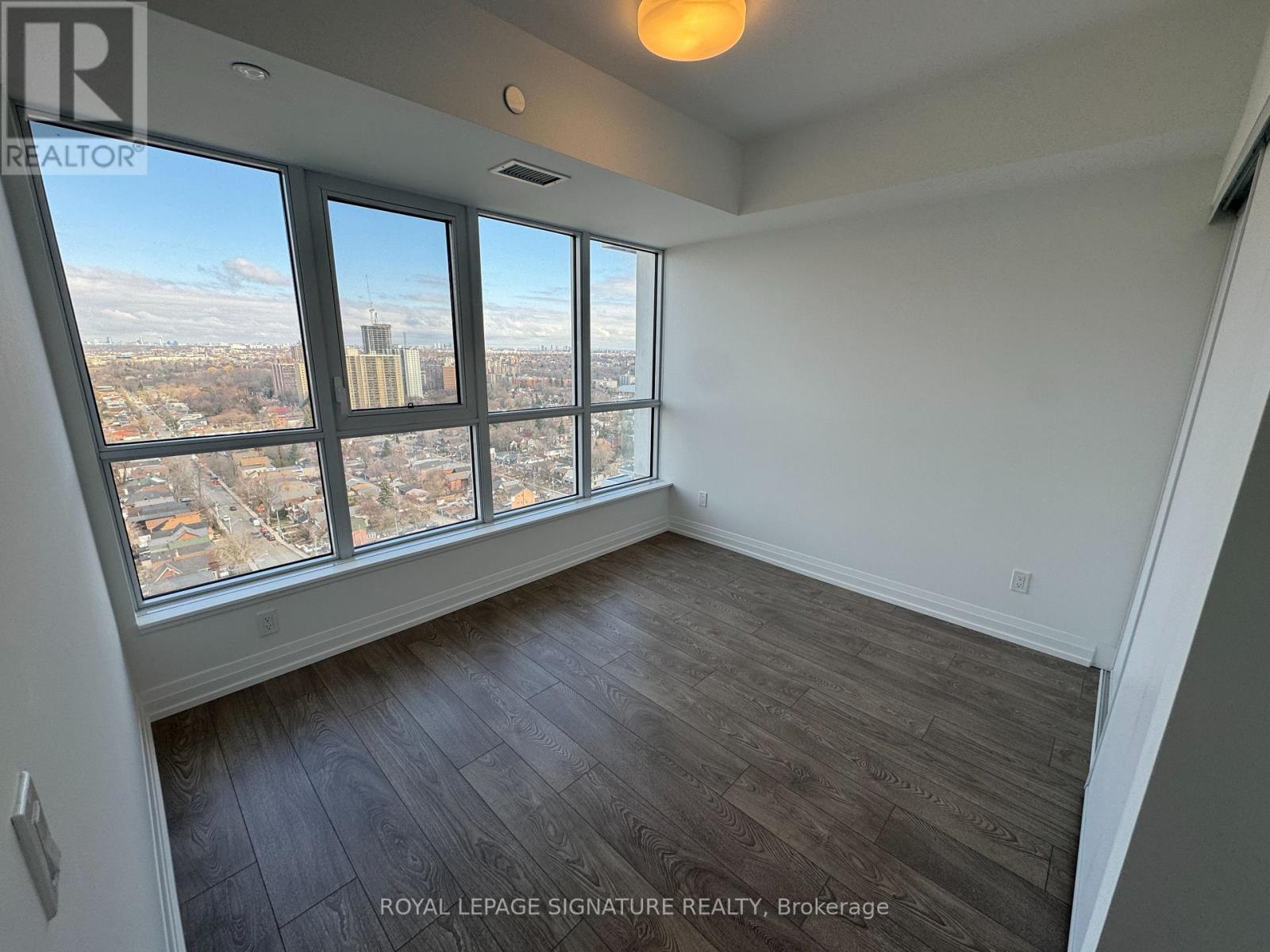 2711 - 286 Main Street, Toronto, Ontario  M4C 0B3 - Photo 3 - E12751406