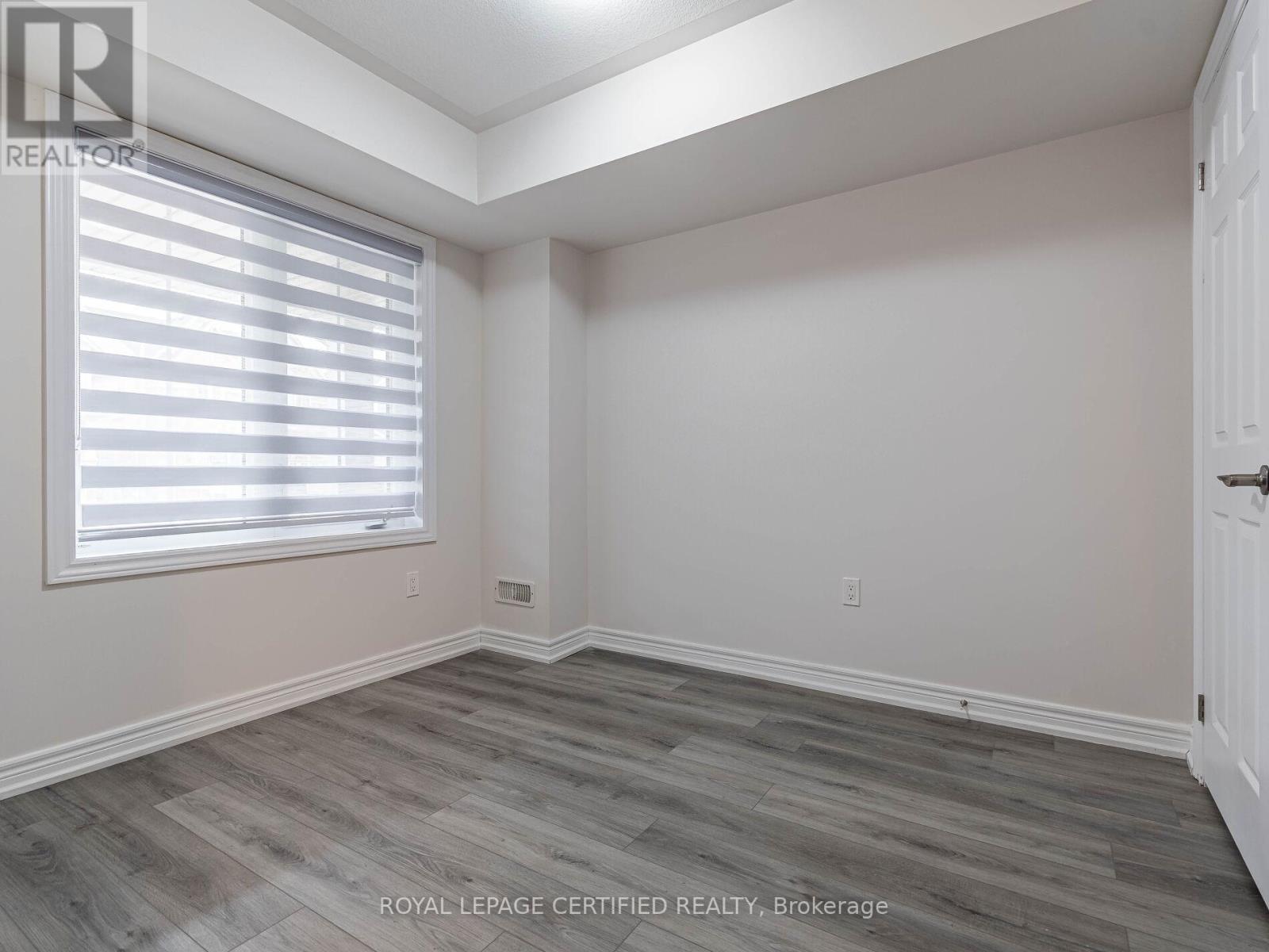 596 Linden Drive, Cambridge, Ontario  N3H 0C9 - Photo 4 - X12750608