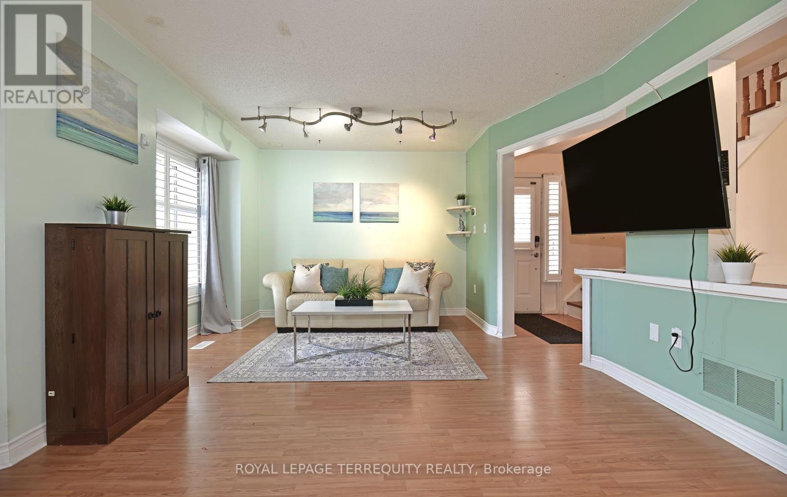 154 Pressed Brick Drive, Brampton, Ontario  L6V 4K6 - Photo 7 - W12751318