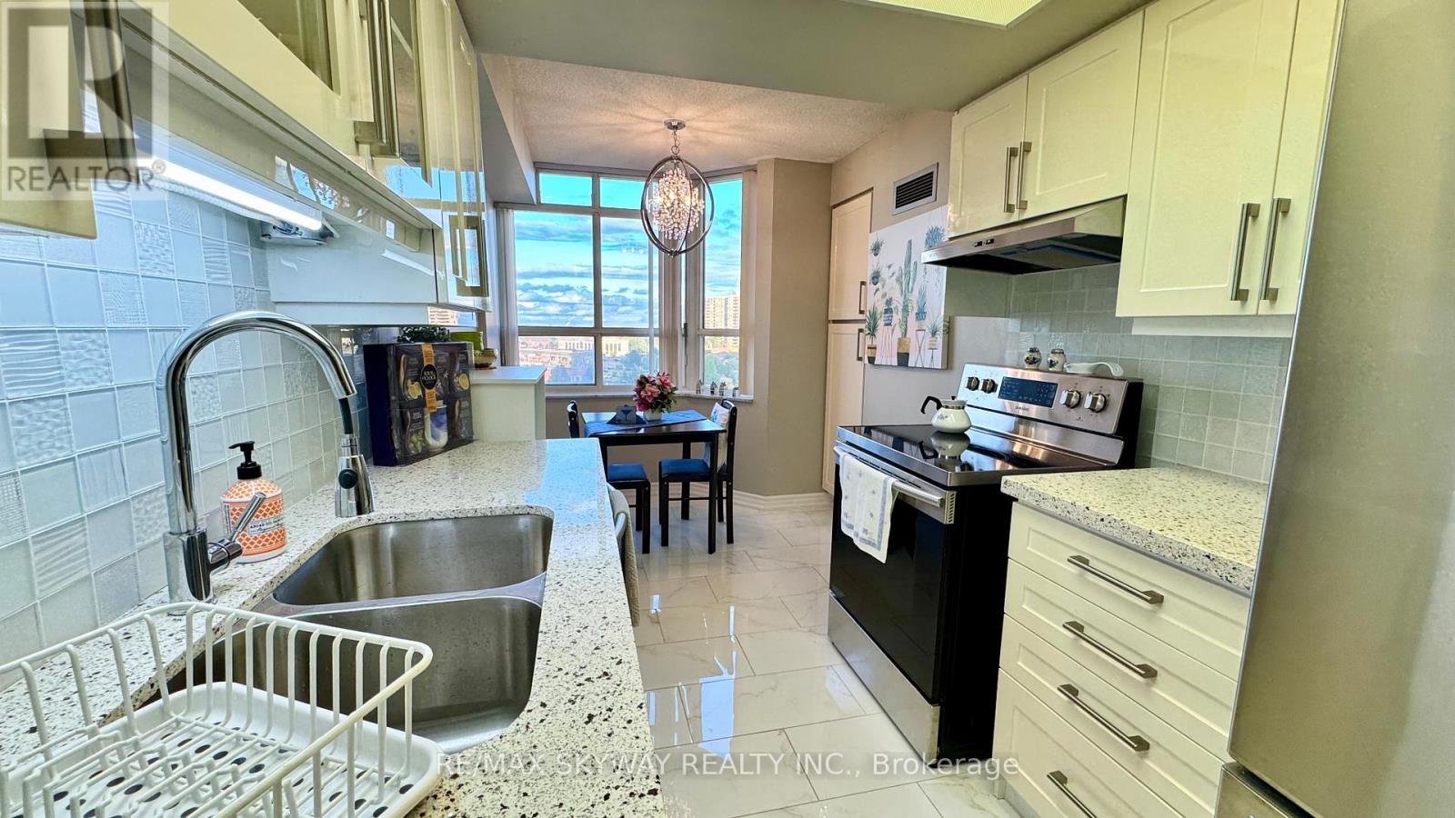 909 - 30 Malta Avenue, Brampton, Ontario  L6Y 4S5 - Photo 5 - W12751374