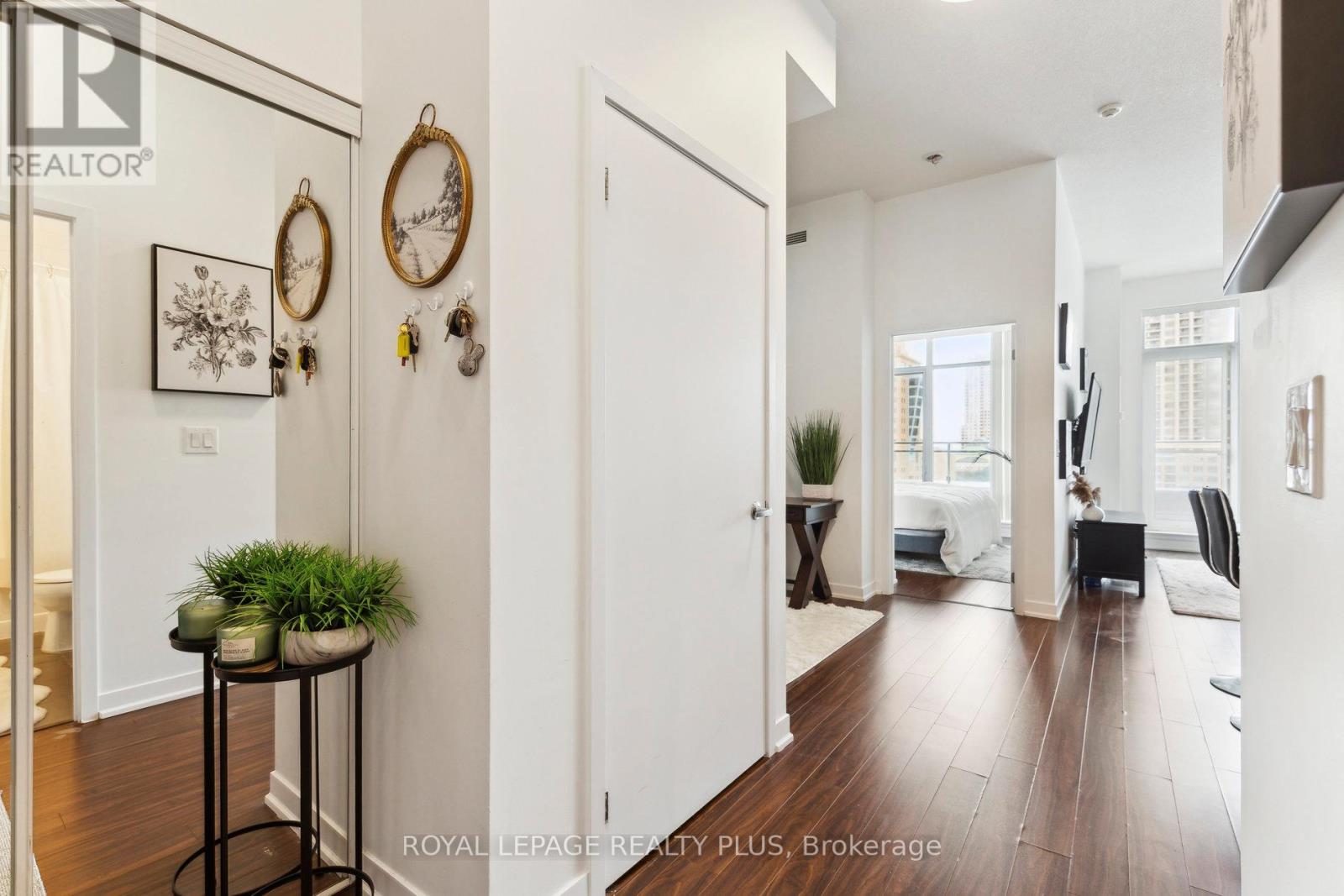 603 - 365 Prince Of Wales Drive, Mississauga, Ontario  L5B 0G6 - Photo 3 - W12751378