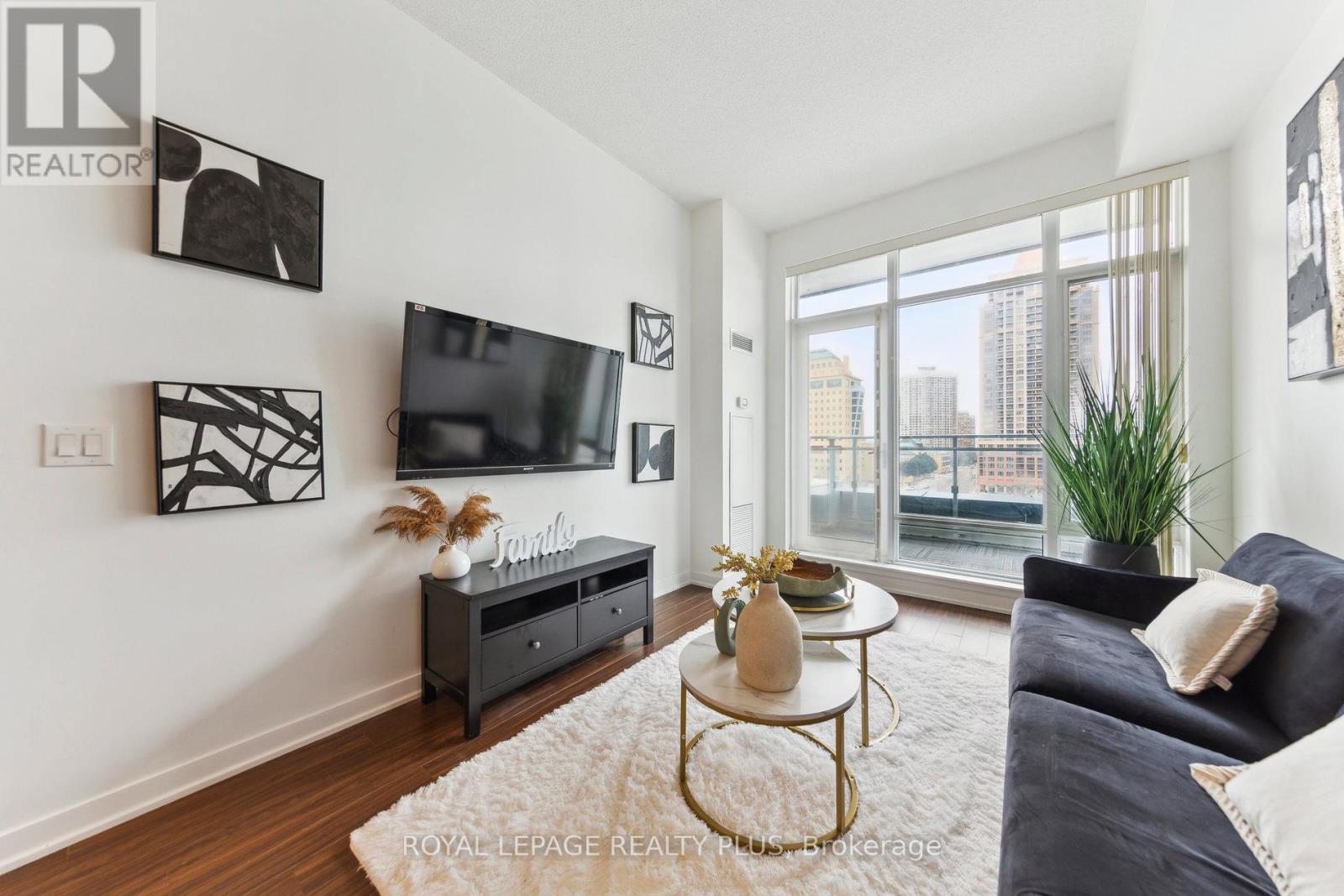 603 - 365 Prince Of Wales Drive, Mississauga, Ontario  L5B 0G6 - Photo 4 - W12751378