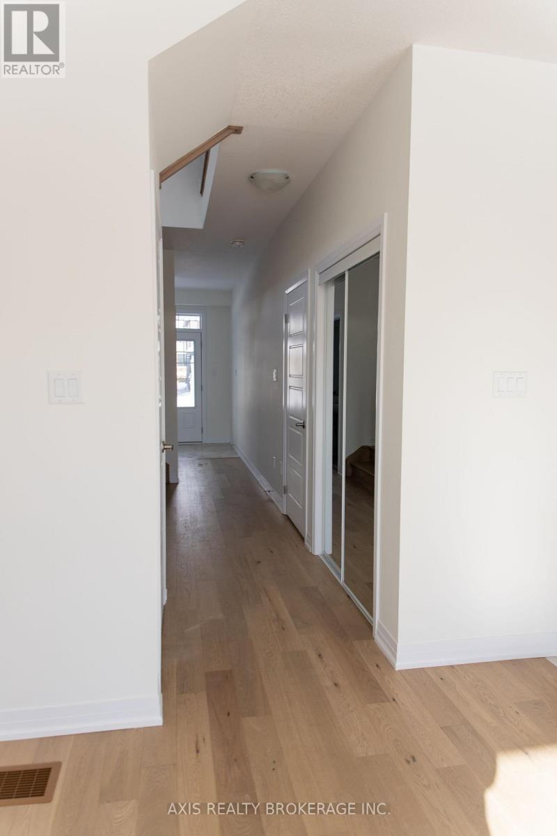 45 Cresthaven Heights, Thorold, Ontario  L2V 0N8 - Photo 4 - X12751394