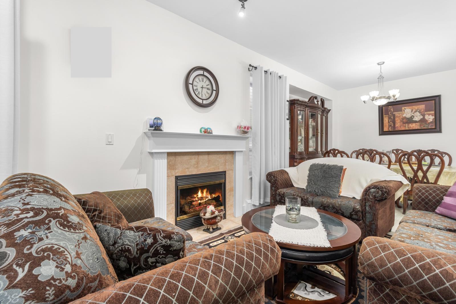 12625 Hampton Court, Surrey, British Columbia  V3W 1N2 - Photo 3 - R3085196