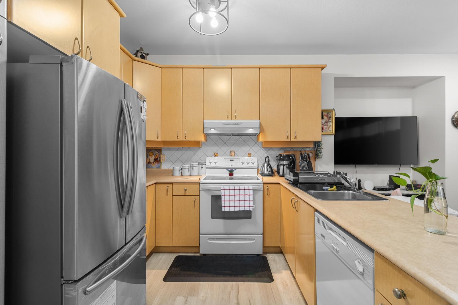 12625 Hampton Court, Surrey, British Columbia  V3W 1N2 - Photo 6 - R3085196