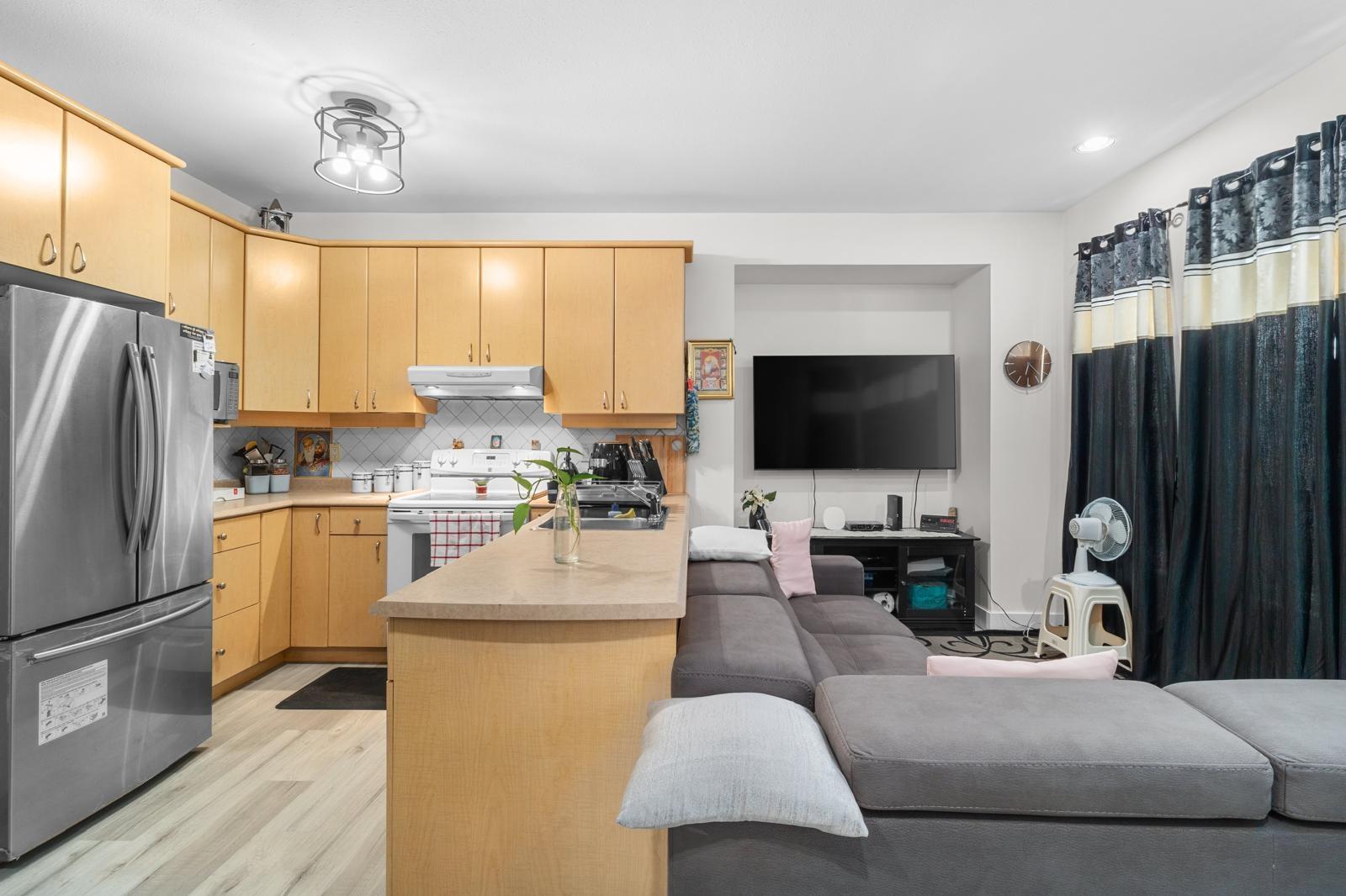 12625 Hampton Court, Surrey, British Columbia  V3W 1N2 - Photo 8 - R3085196