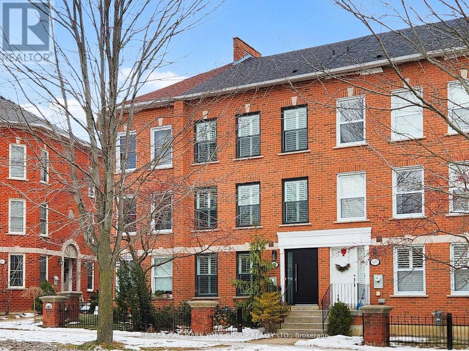 139 John West Way W, Aurora, Ontario  L4G 7E3 - Photo 2 - N12750434