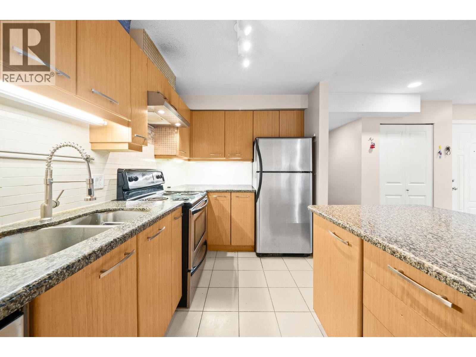 104 4155 Central Boulevard, Burnaby, British Columbia  V5H 4X2 - Photo 9 - R3075303