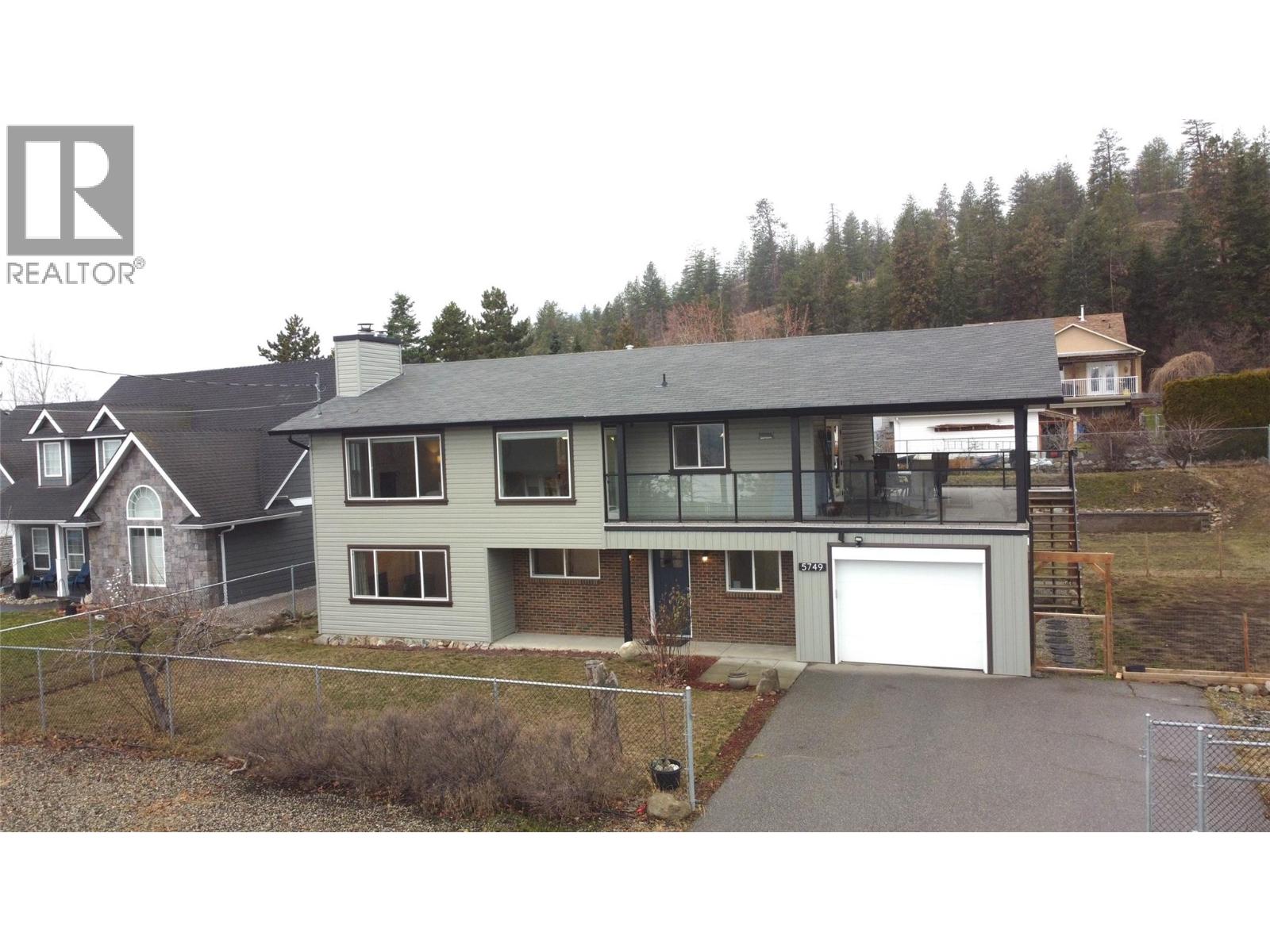 5749 MacKenzie Road, Peachland, British Columbia