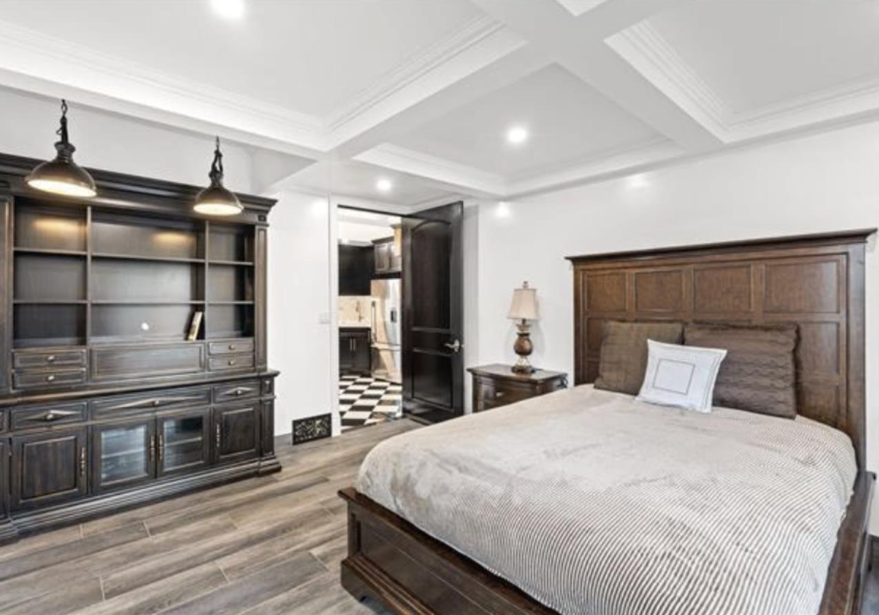 11833  102 Avenue, Edmonton, Alberta  T5K 0R6 - Photo 6 - 43690761