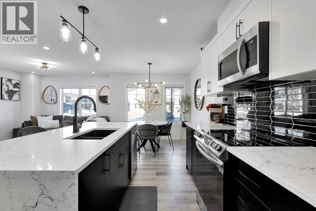 11 Carringham Way Nw, Calgary, Alberta  T3P 1W2 - Photo 5 - A2277979