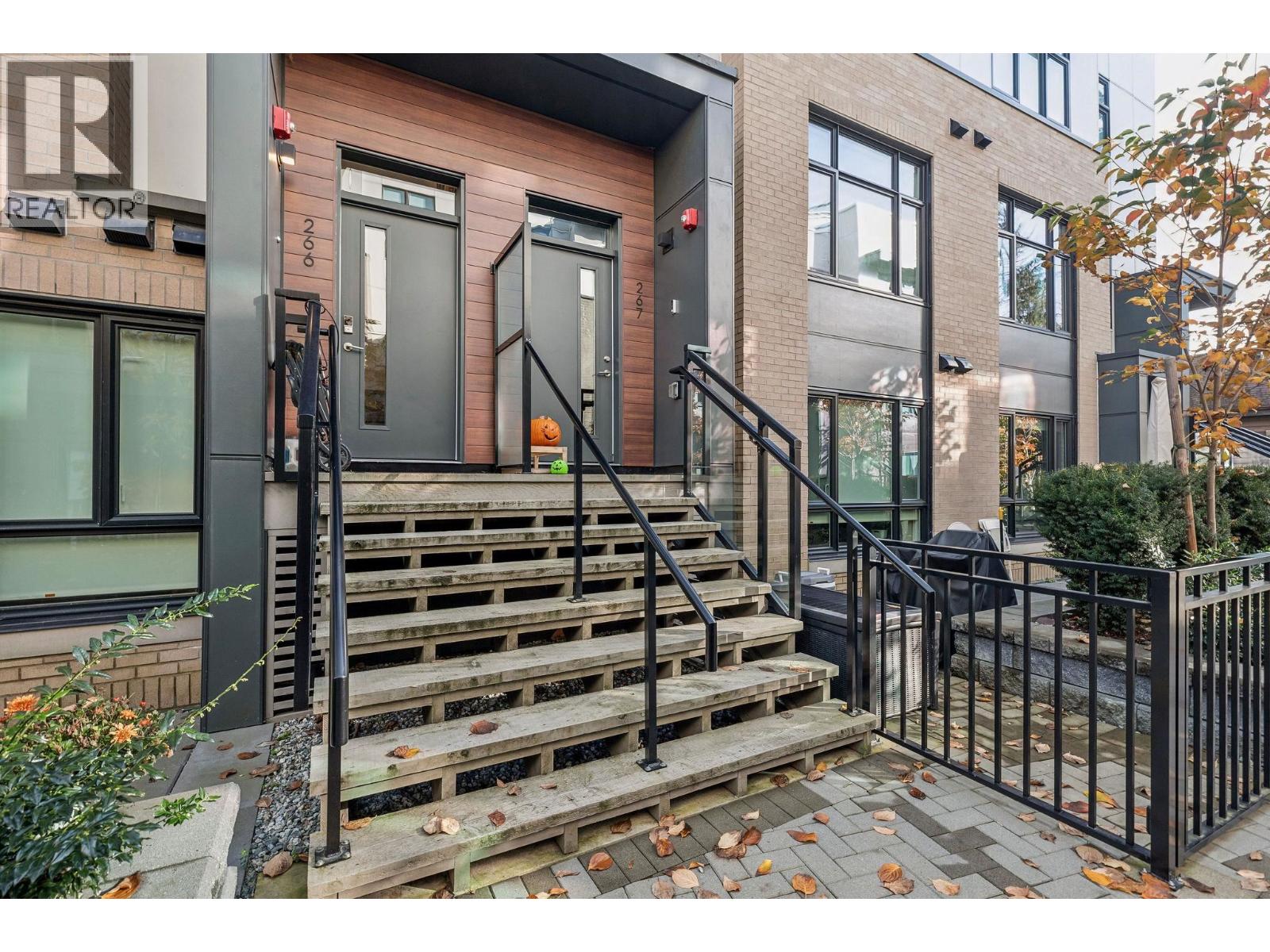 266 2035 Glenaire Drive, North Vancouver, British Columbia  V7P 1Y2 - Photo 3 - R3085740