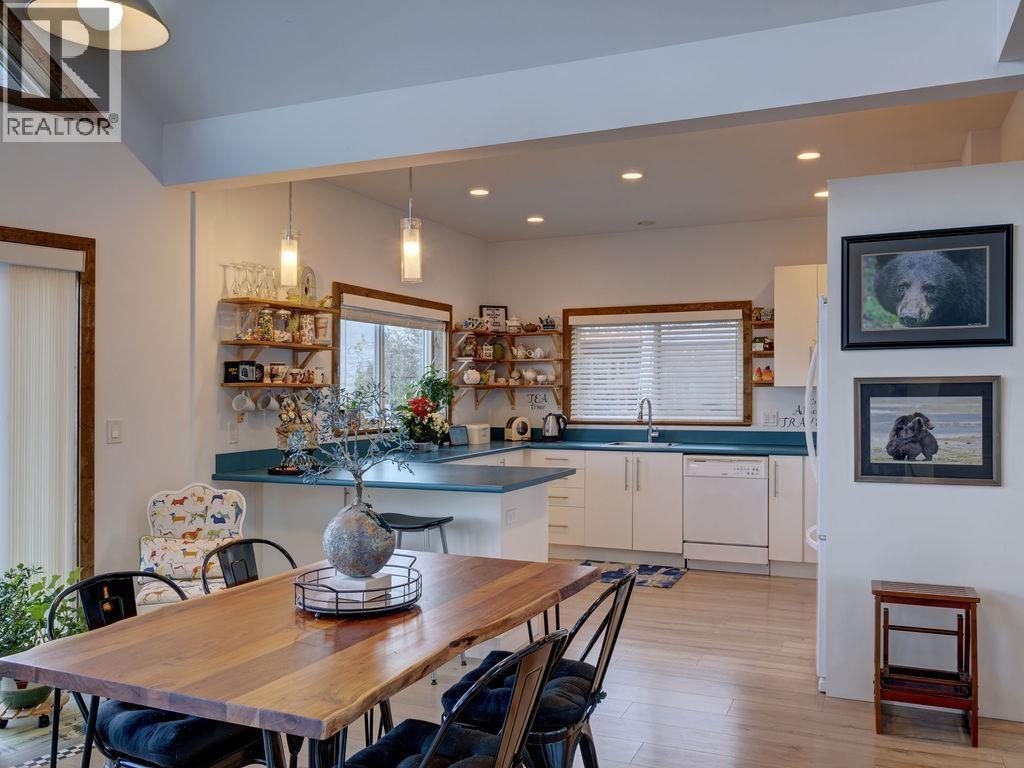 5280 Cecil Hill Road, Madeira Park, British Columbia  V0N 2H1 - Photo 12 - R3085762