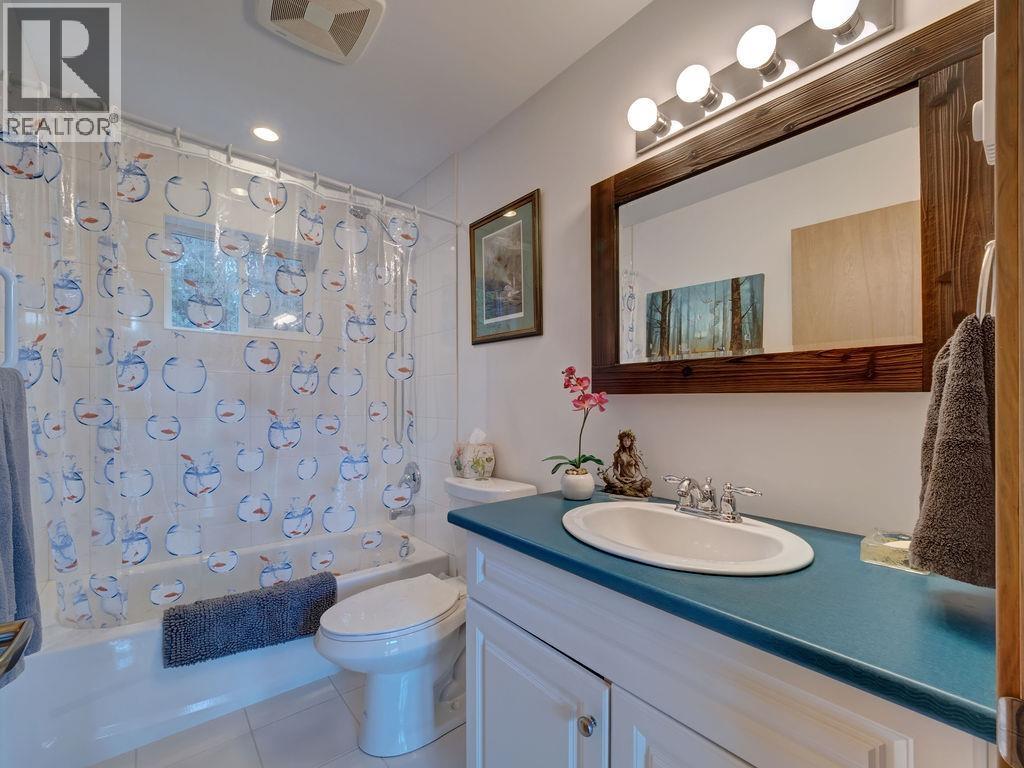 5280 Cecil Hill Road, Madeira Park, British Columbia  V0N 2H1 - Photo 19 - R3085762