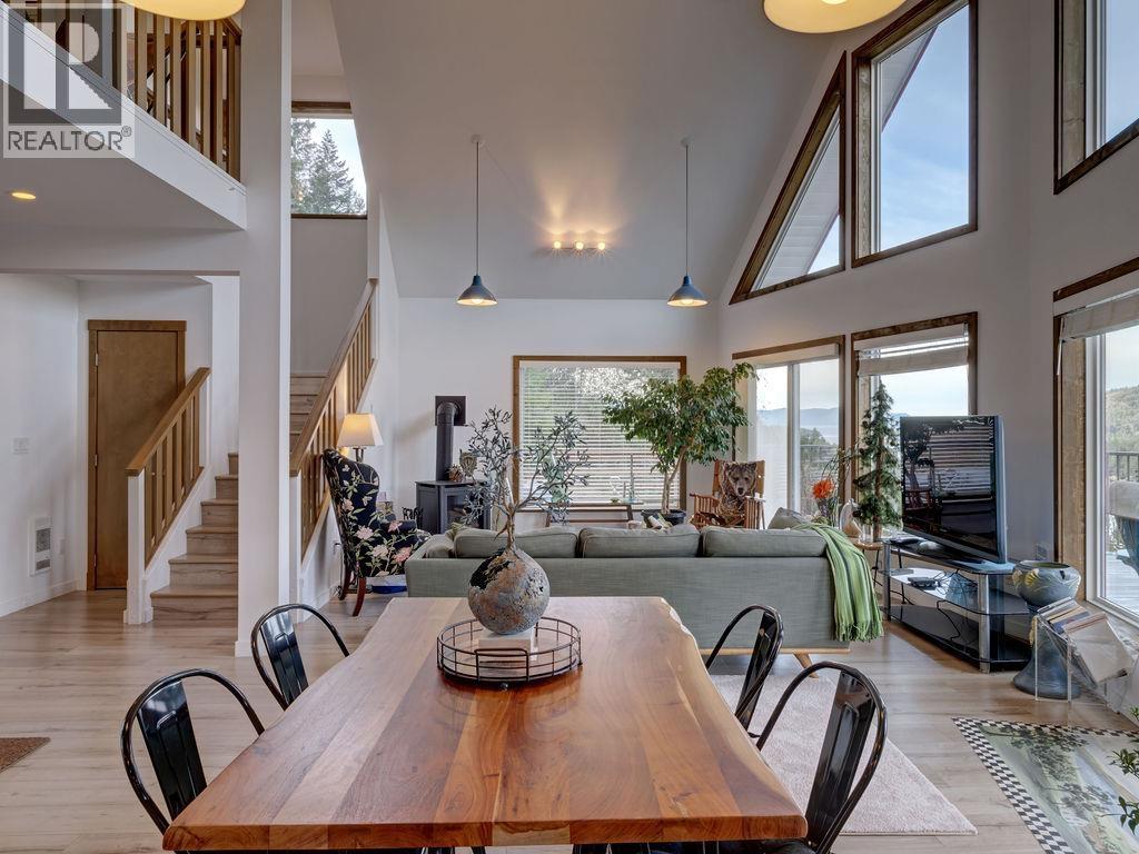 5280 Cecil Hill Road, Madeira Park, British Columbia  V0N 2H1 - Photo 6 - R3085762