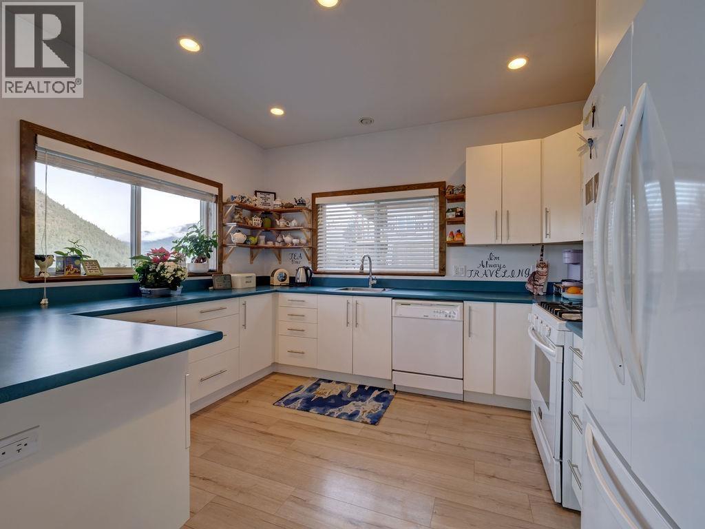 5280 Cecil Hill Road, Madeira Park, British Columbia  V0N 2H1 - Photo 8 - R3085762