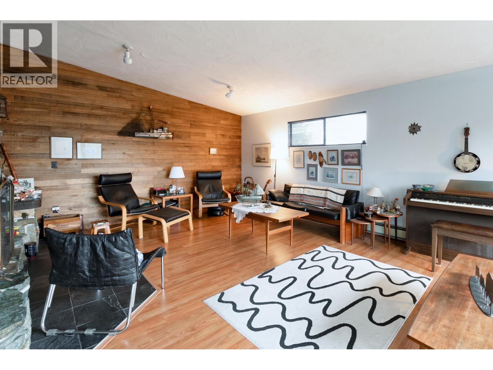 4908 Laurel Avenue, Sechelt, British Columbia  V7Z 0B7 - Photo 4 - R3085787