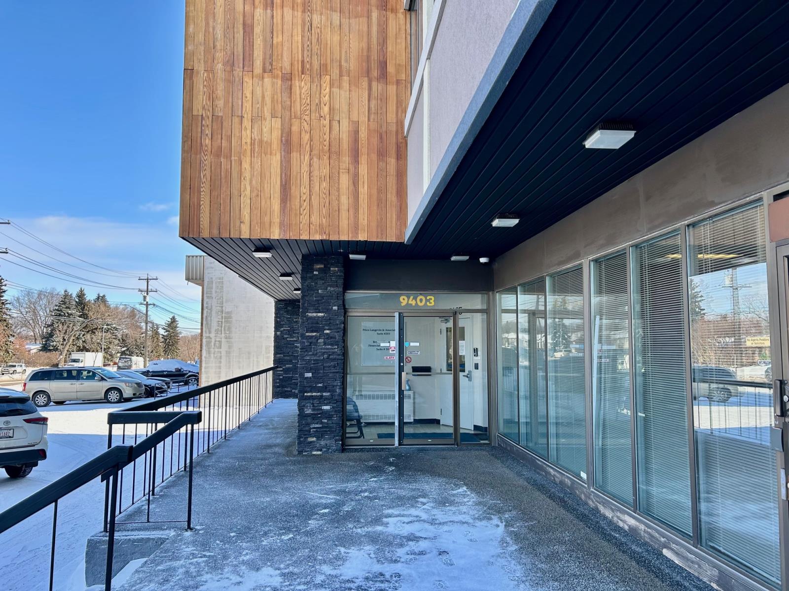 202 9411  63 Avenue, Edmonton, Alberta  T6E 0G2 - Photo 2 - 43691080