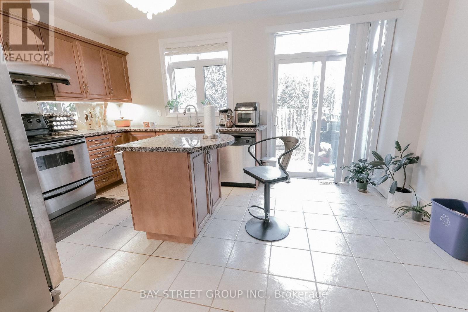 45 Routliffe Lane, Toronto, Ontario  M2N 0A5 - Photo 2 - C12751432