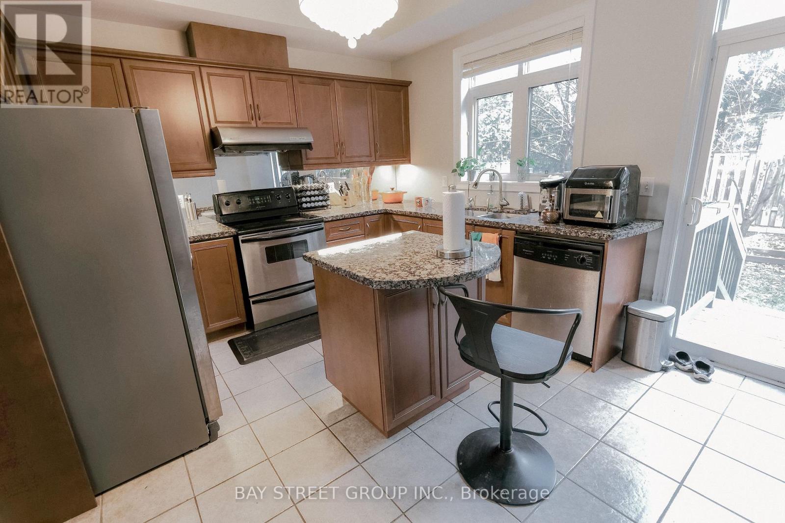 45 Routliffe Lane, Toronto, Ontario  M2N 0A5 - Photo 4 - C12751432