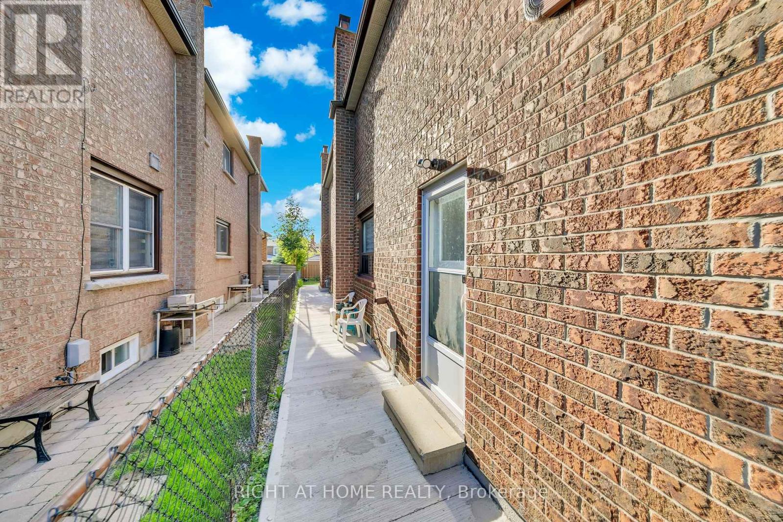 8 Terra Road, Vaughan, Ontario  L4L 3J5 - Photo 39 - N12751424